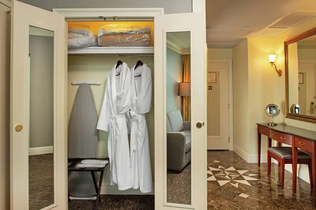 جناح بسرير كينج مع دخول صالة النادي، Hilton Lac Leamy 5/5