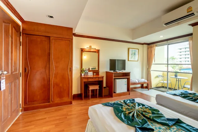 Superior, Double Bed, Balcony, Chomsin Hua Hin Hotel 3/5
