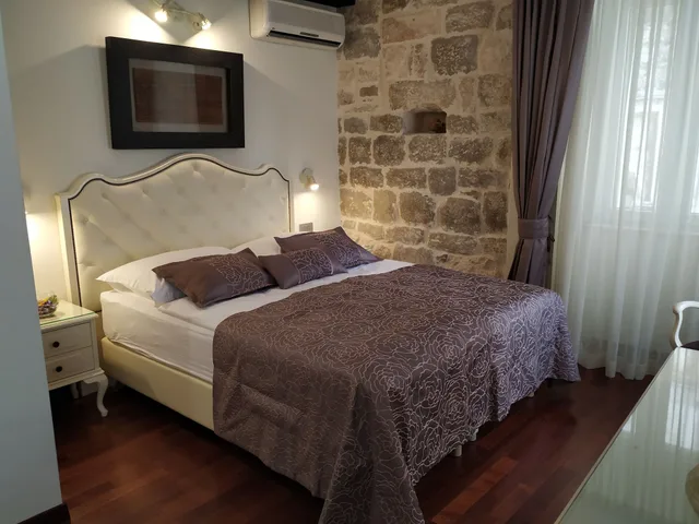 غرفة قياسية بسرير كوين في الملحق، Kastel 1700 Boutique Hotel 3/8