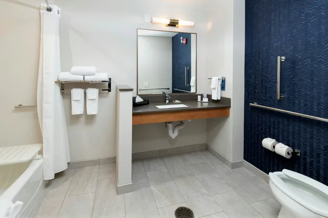 غرفة، Fairfield Inn & Suites by Marriott Morganton Historic Downtown 3/3