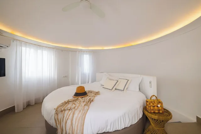 Mini, Suite, Quadruple, Queen Bed, Caldera View, Sofa, Plunge Pool, Rocabella Deluxe Suites And Spa 8/10