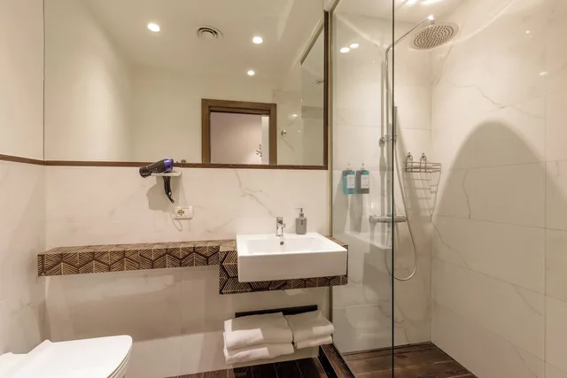 غرفة سوبيريور بسرير مزدوج بشرفة، corso grand suite 9/10