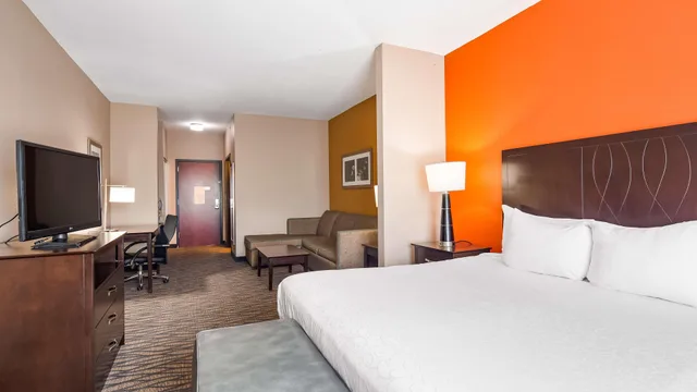 جناح بسرير كينج، Best Western Plus Hiawatha Hotel 1/9