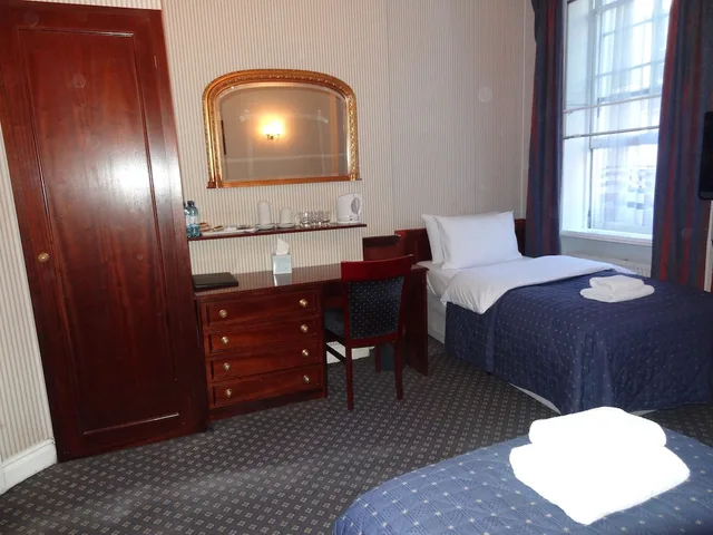 غرفة ثلاثية بثلاثة أسرّة، Regency House 4/7