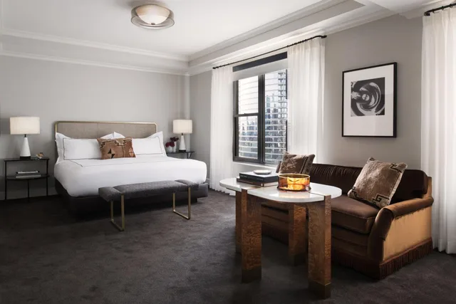 غرفة قياسية بسرير كينج، The Talbott Hotel 3/7