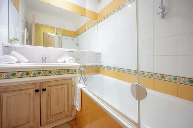 1 Bedroom, Apartment, Double Bed, Sea View, 2 Sofa, Balcony or Terrace، Maeva Particuliers Les Restanques Du Golfe de Saint Tropez 5/7