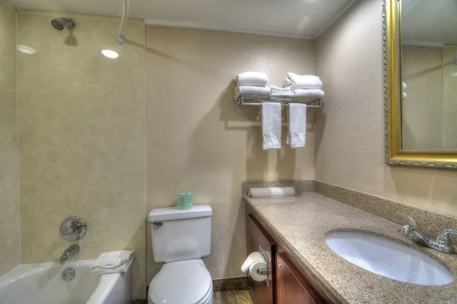 غرفة قياسية بسريرين كوين، Crossroads Inn & Suites 4/4