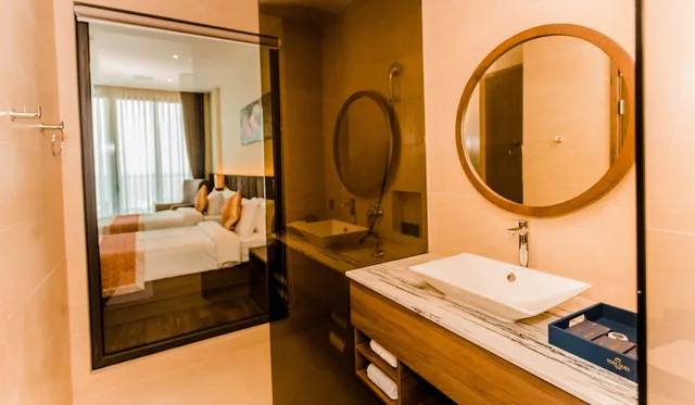 غرفة بريميوم ديلوكس بسريرين منفصلين بإطلالة على البحر، Rosa Alba Resort and Villas Tuy Hoa 8/9