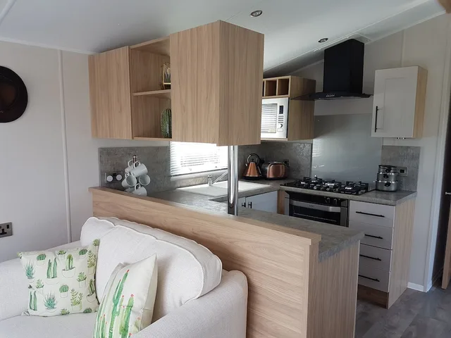 Mobile Home, Deluxe, 1 Double and 4 Single Beds، Gullivers Hotel 3/6