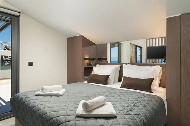جناح بسرير كوين بإطلالة على البحر مع أريكة بمسبح خاص، Elia Agia Marina Resort 1/2