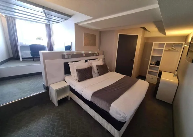 غرفة قياسية بسرير مزدوج بإطلالة على القناة، Hotel CC 4/10