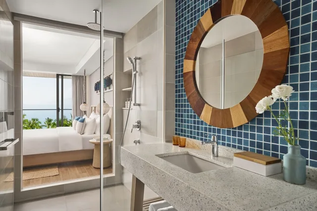 Room, King Bed, Bay View، Boma Resort Nha Trang 2/2