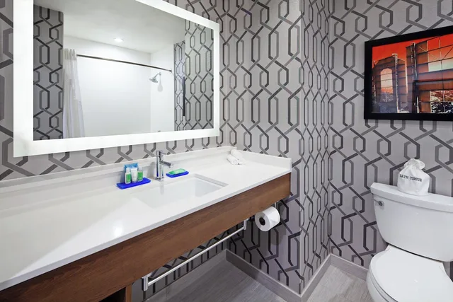 غرفة قياسية بسرير كينج، Holiday Inn Express Hollywood Walk of Fame An Ihg Hotel 9/10