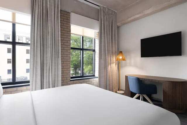 غرفة بسرير كينج، Origin Atlanta, a Wyndham Hotel 1/5