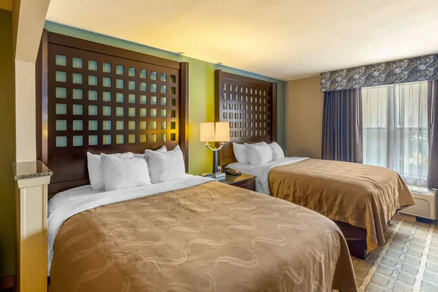 Suite, 2 Queen Beds, Quality Suites Sherman, TX 1/4