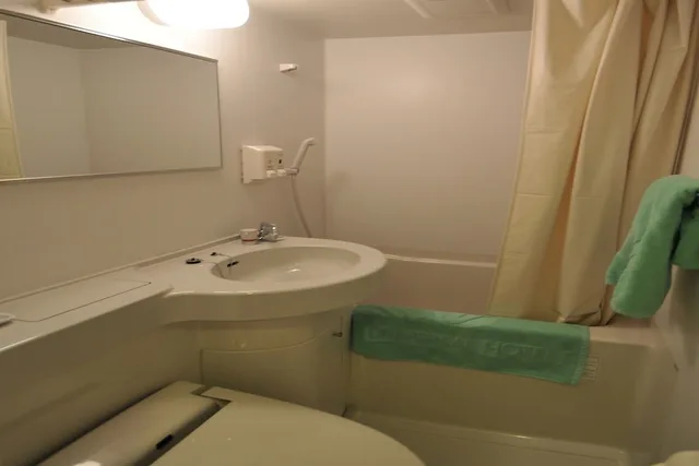 غرفة بسريرين منفصلين مع أريكة، Kurashiki Ekimae Universal Hotel 2/2