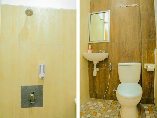 Room, Double Bed, OYO 354 32 Guest House 3/3