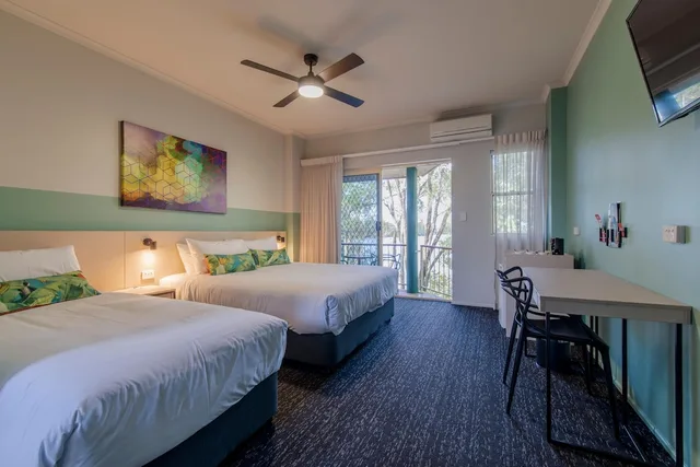 Studio, 1 Queen and 1 Single Bed, Nightcap at Waterfront Hotel 7/9