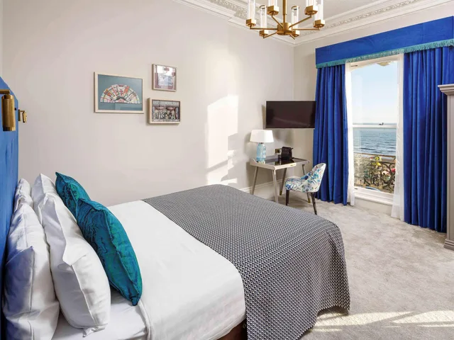 غرفة بريفيليج بسرير مزدوج بإطلالة على البحر، Mercure Brighton Seafront Hotel 3/5