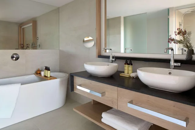 2 Bedrooms, Suite, City View, ME Barcelona 9/10
