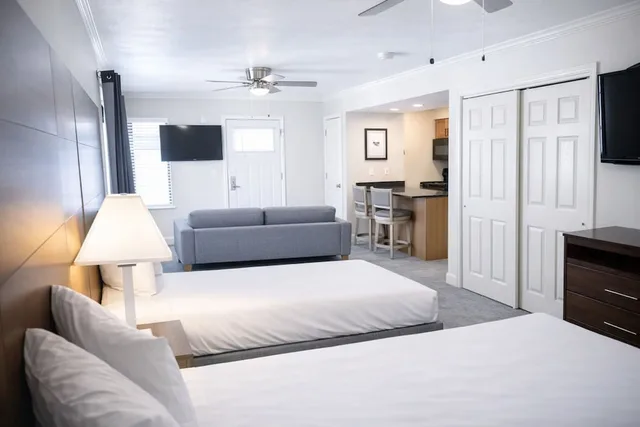 جناح استوديو فاخر بسريرين كوين بمطبخ، Chase Suite Hotel Lincoln 1/10