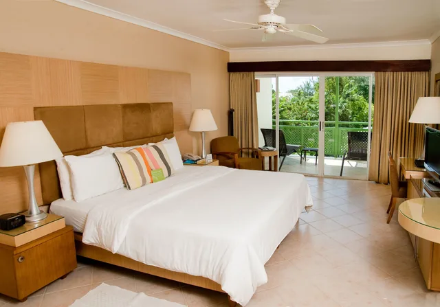 غرفة قياسية بسرير كينج بإطلالة على الحديقة، Mango Bay Barbados 3/5