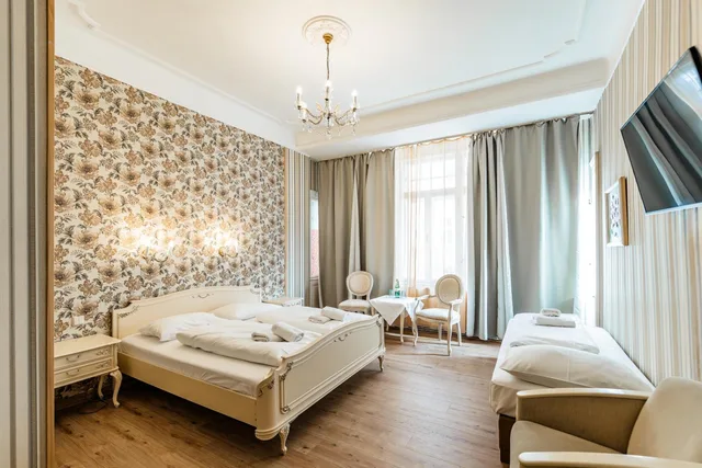 غرفة كومفورت ثلاثية بسرير كوين وسرير فردي، Hotel Pension Baronesse 2/6