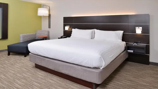 غرفة بسرير مزدوج لذوي الإعاقة، Holiday Inn Express Suites Parkersburg East 3/5
