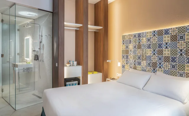 غرفة بسرير مزدوج بإطلالة على المدينة، Axel Hotel Valencia - Adults Only 2/8