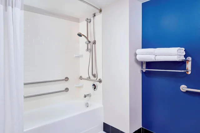 غرفة بسريرين مزدوجين في طابق مرتفع، Fairfield Inn And Suites Indianapolis Downtown 5/5