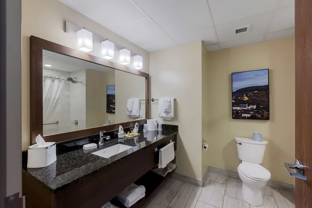 غرفة قياسية بسريرين كوين بمطبخ صغير، Best Western Plus St. John s Airport Hotel and Suites 6/6