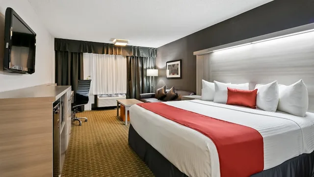 Standard, King Bed, Sofa, Village Park Inn Calgary 1/7