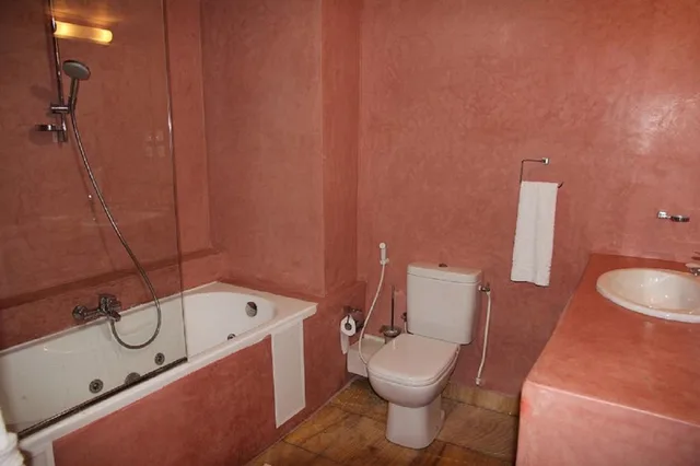 جناح بسرير مزدوج وسرير فردي، Abc Hotel 1/2