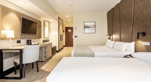 Room, Triple, 1 Queen and 1 Single Bed, Ilunion Malaga 2/4