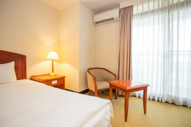 Standard, Queen Bed, Landis Inn Lotung 5/10