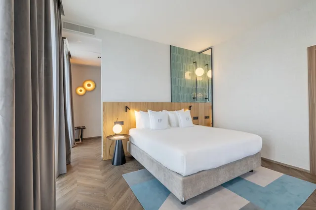 جناح جونيور بسرير كينج بإطلالة على البحر، Hotel Europa 3/10