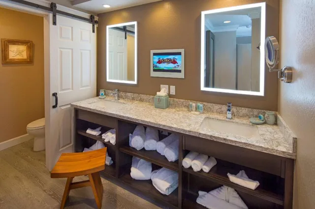 شقة بسرير كينج وسريرين مزدوجين بشرفة بغرفتي نوم، Best Western Plus Humboldt Bay Inn 3/4