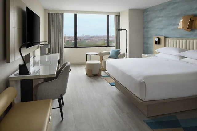 غرفة كلوب بسرير كينج، Toronto Airport Marriott 3/10