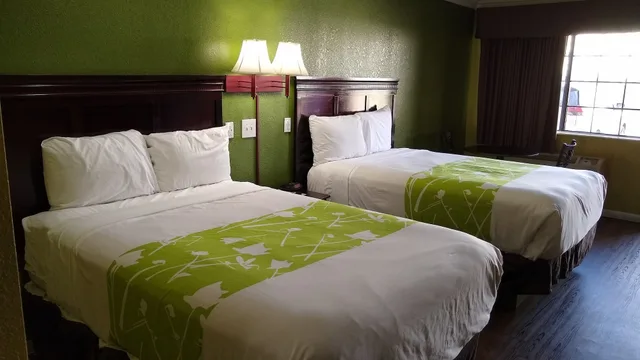 غرفة ديلوكس بسريرين كوين، Express Inn Hobby Airport 2/7