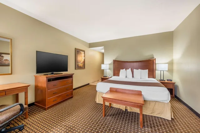 غرفة قياسية بسرير كينج لذوي الإعاقة، Best Western Plus Grand Island Inn & Suites 1/2