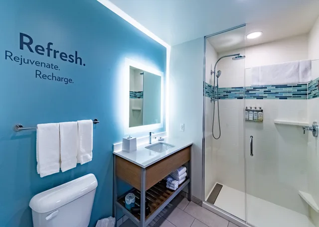 2 Bedrooms, Suite, 2 King Beds, Even Hotel Rochester Mayo Clinic Area 7/10