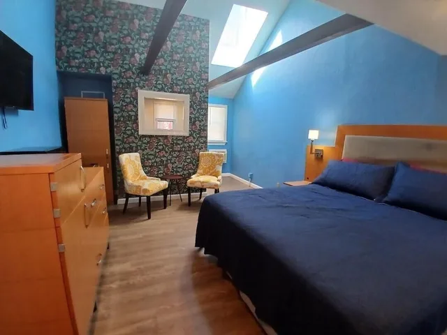 غرفة ديلوكس مفردة بسرير كينج، Jonathan Edwards Motel 4/9