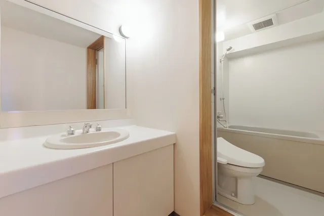 غرفة يابانية غربية قياسية بسريرين منفصلين وفرشتي فوتون بإطلالة على البحر، Izumigo Toba Dog Paradise Hotel 5/5