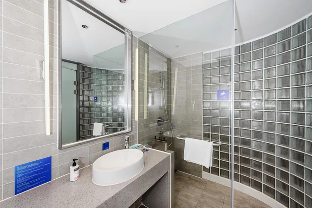 غرفة قياسية بسرير كوين وسرير فردي وسرير كوين، HOLIDAY INN EXPRESS HAIKOU WEST COAST 4/4