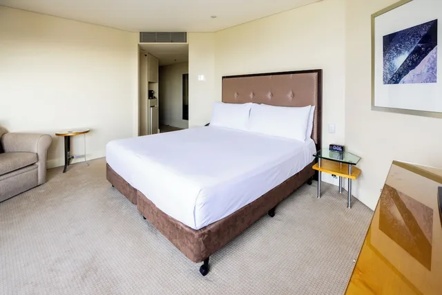غرفة كلاسيكية بانورامية بسرير كينج بإطلالة على النهر والنهر مع دخول صالة النادي، Intercontinental Adelaide 2/3