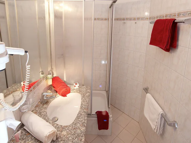 غرفة كومفورت بسرير كوين، Romantikhotel Zell Am See 9/10