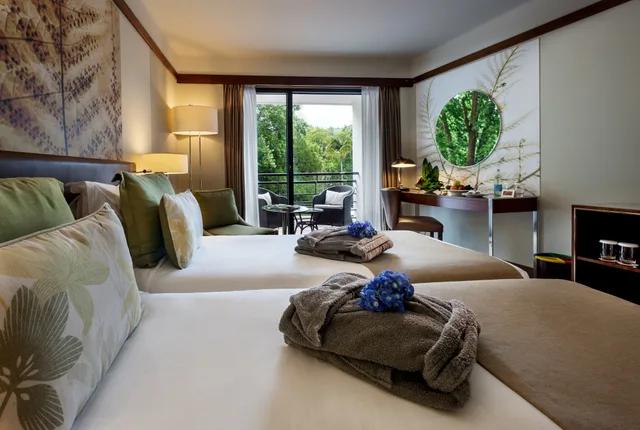 غرفة كلاسيكية بسرير مزدوج بإطلالة على الحديقة بشرفة، Terra Nostra Garden Hotel 1/5