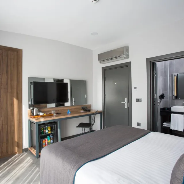 Room, Double Bed, Falcon 1511 4/10