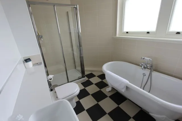 Deluxe, Suite, King Bed, Yarrow Hotel 3/3