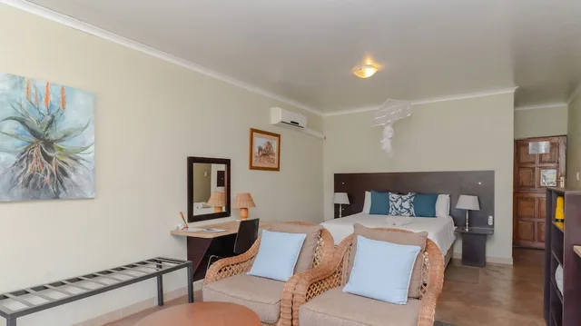 Room, Queen Bed, River Front, Patio، Crocodile Bridge Safari Lodge 1/4